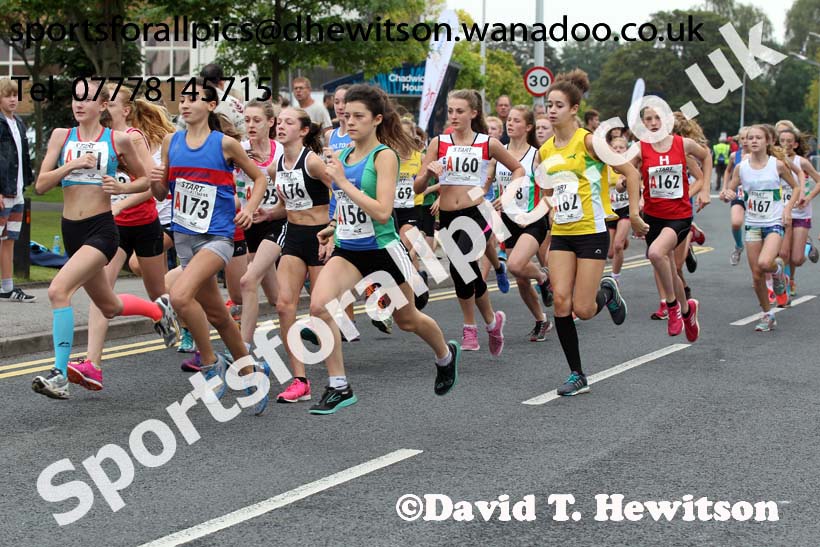Start of the under-15 girls Northern Road Relays, Warrington. Photo: David T. Hewitson/Sports for All Pics